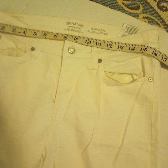 - Levi's signature mid rise skin cuff white jeans - Picture 8 of 8